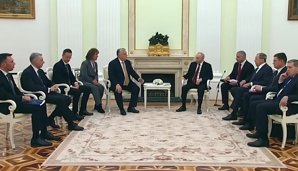 Orban Moskovassa neuvottelemassa maalleen edullisista energiahinnoista Putinin kanssa.